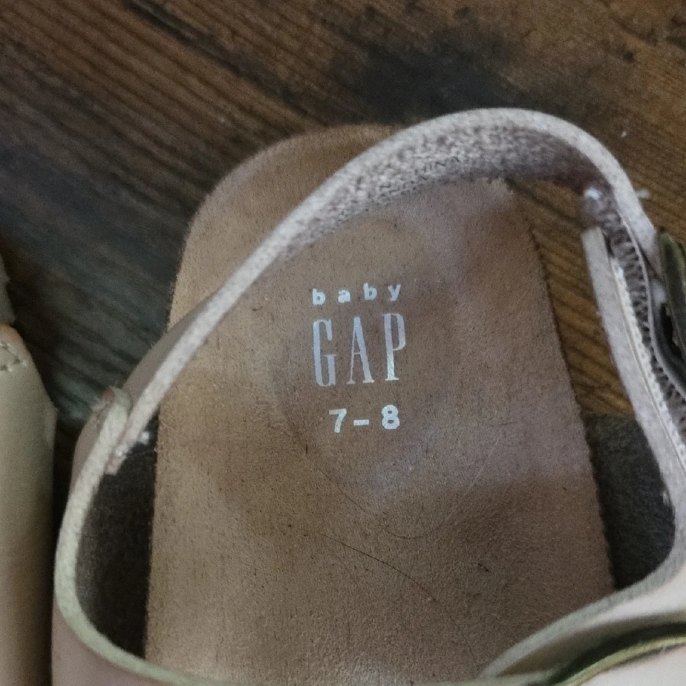 GAP Cream Sandals Comfortable Two-Strap Design